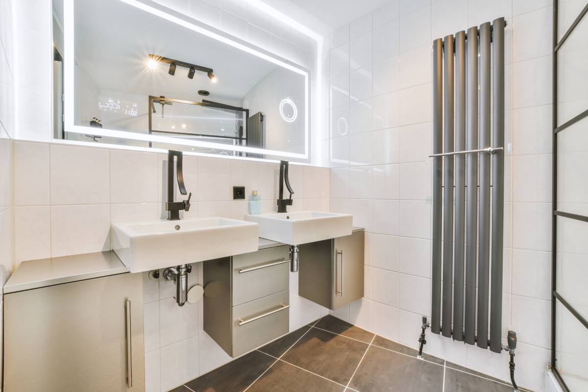 LED Backlit Mirrors: Why Every Modern Bathroom Needs One — Aush Blog